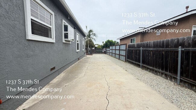 Building Photo - 1237 S 37th St