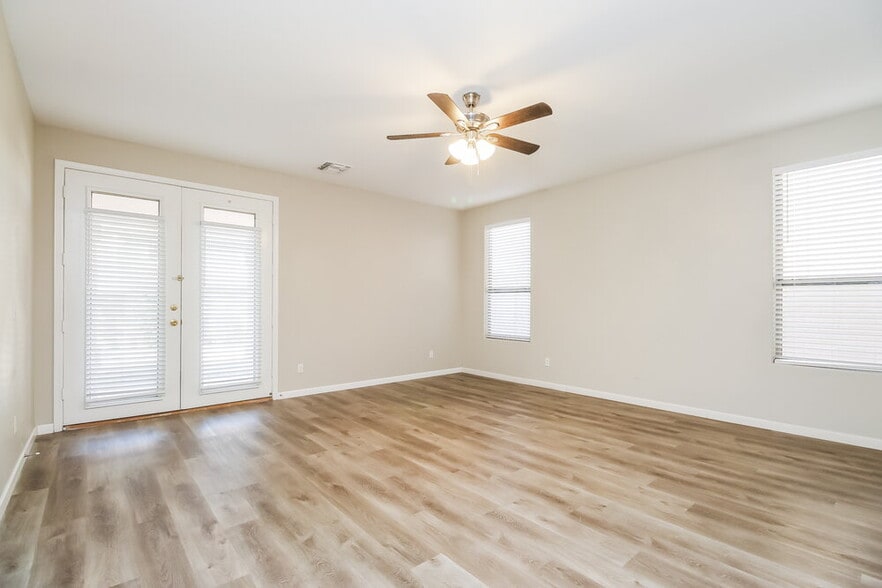 Building Photo - 5480 S Scott Pl