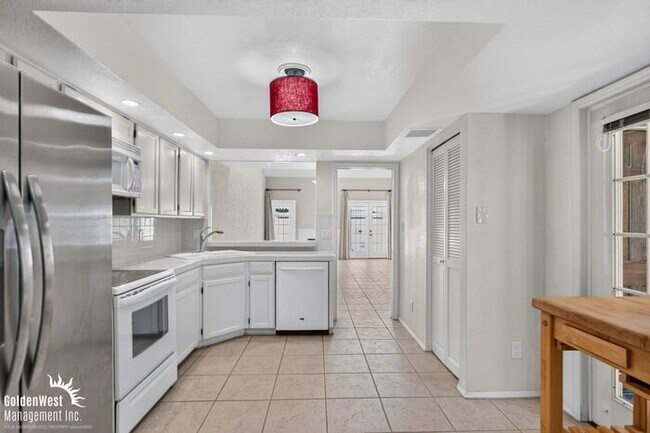 Building Photo - Beautiful 2Bdm 2Ba Home Located in the Biltmore Area!