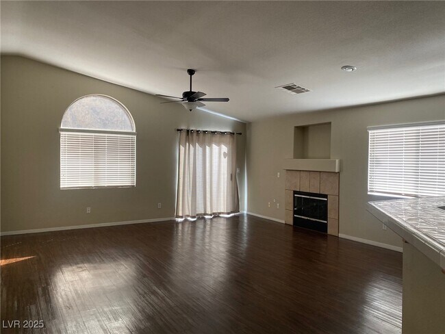 Building Photo - 355 Yacht Ave