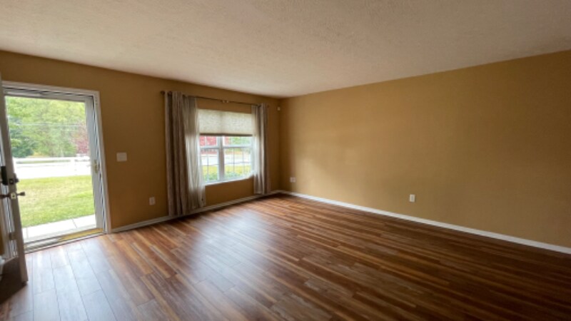 Building Photo - 593 Lazelle Rd