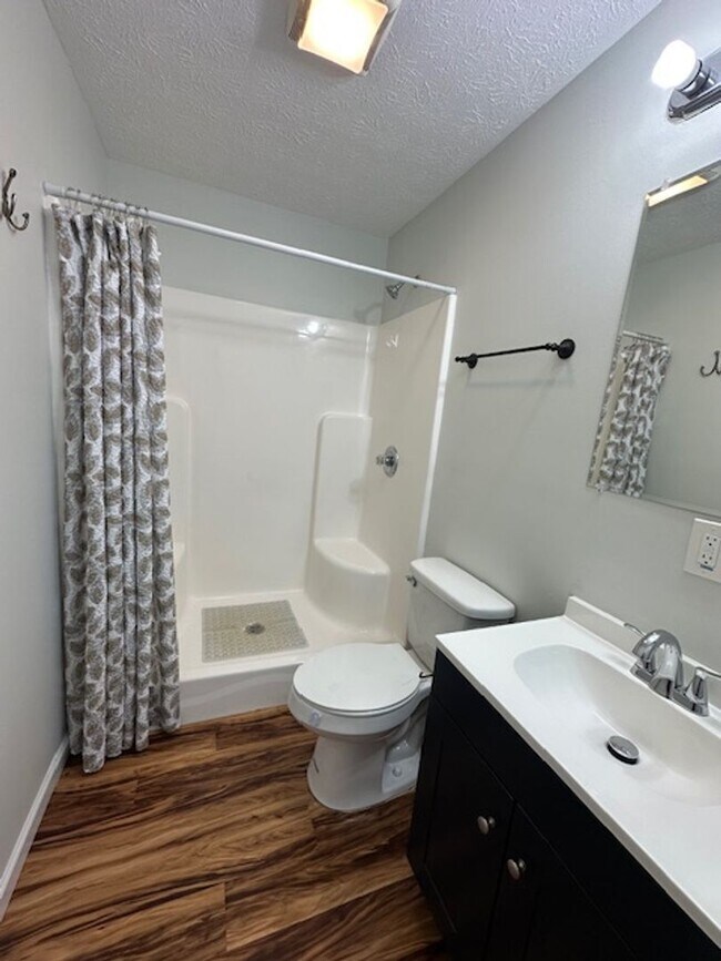 Building Photo - Charming Home in a Great Neighborhood