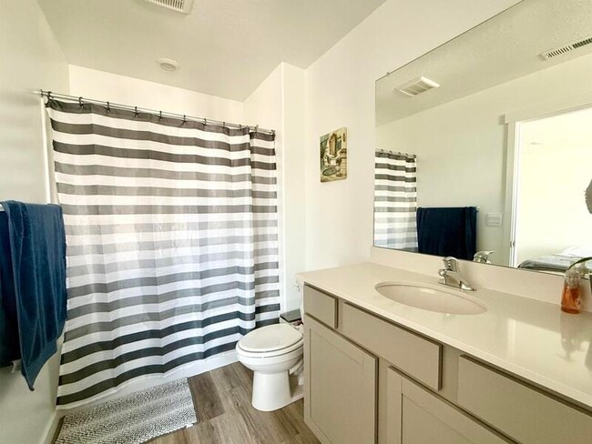 Building Photo - 38 N Northshore Dr