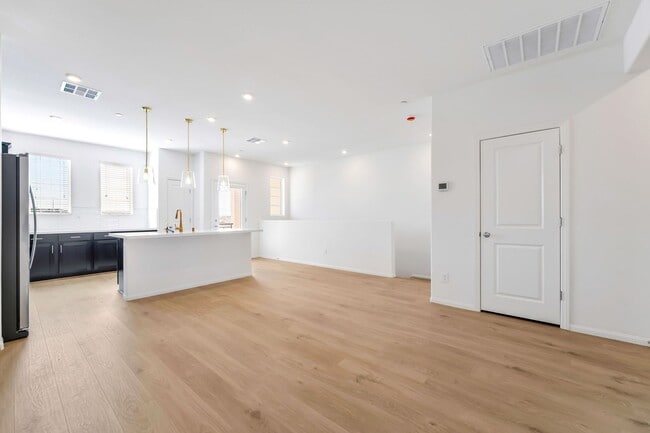 Building Photo - Modern Living in Cadence | Stylish Townhome with Open Concept & Community Amenities!