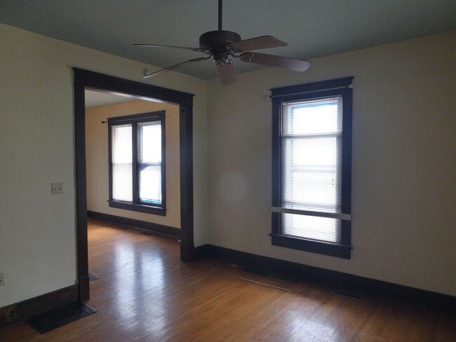 Building Photo - 3 Bedroom House Downtown & Walking Distanc...