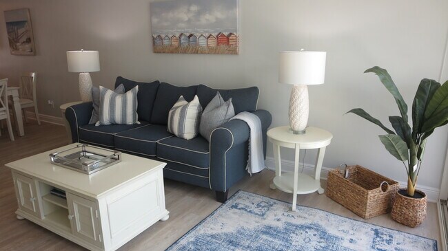 Building Photo - 1100 8th Ave S