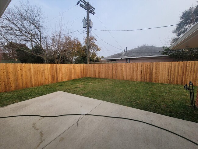 Building Photo - 107 Avalon Way