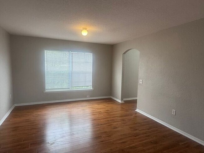 Building Photo - LARGE Single family home in Poinciana