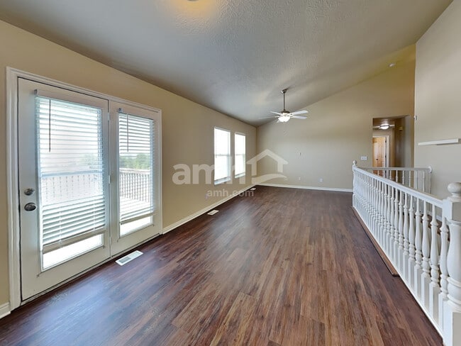 Building Photo - 1121 N 600 E