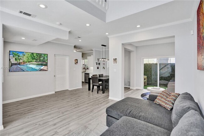Building Photo - 3135 Gifford Ln