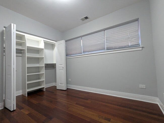 Building Photo - 2224 W Touhy Ave