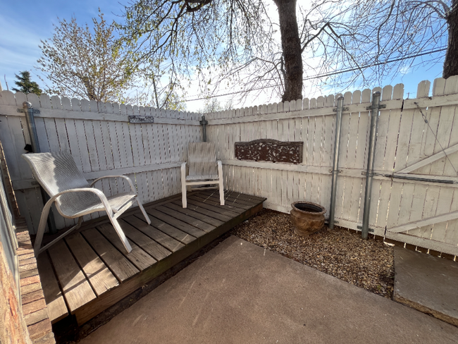 Building Photo - 6734 N Meridian Ave