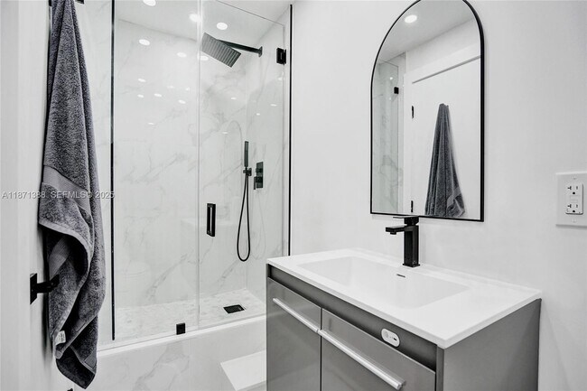 Building Photo - 1985 S Ocean Dr