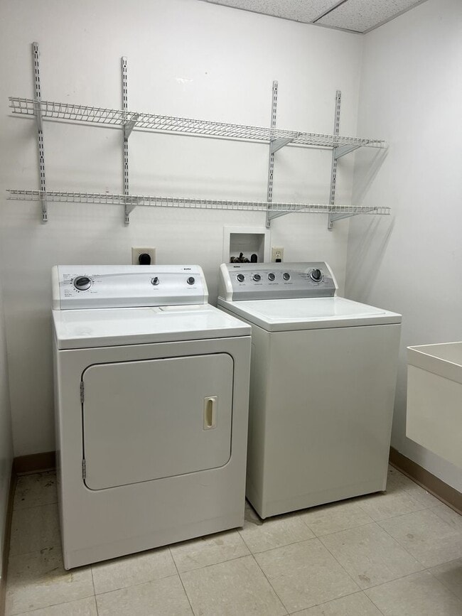 Building Photo - 211 N Queen St