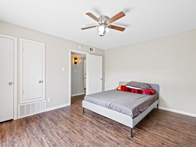 Building Photo - 9021 Gaylord Dr