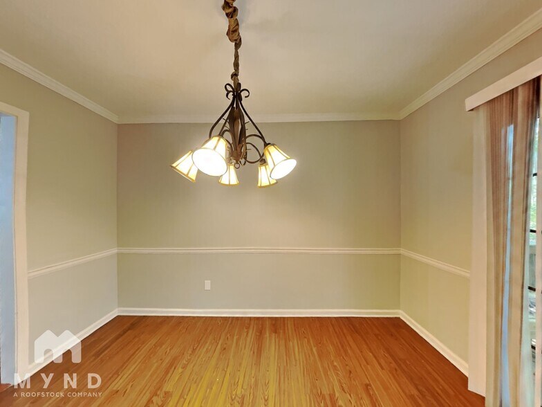 Building Photo - 532 Windy Ln