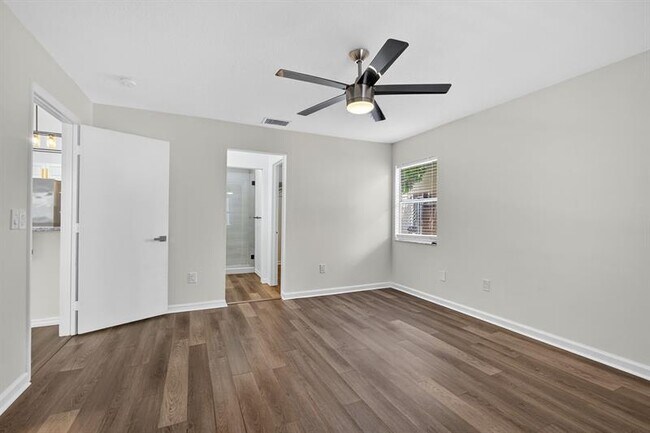 Building Photo - 5058 Canal Cir E