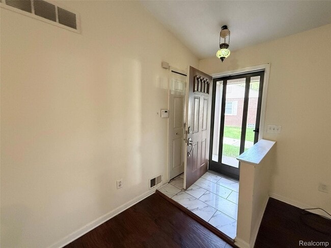 Building Photo - 24706 Bashian Dr