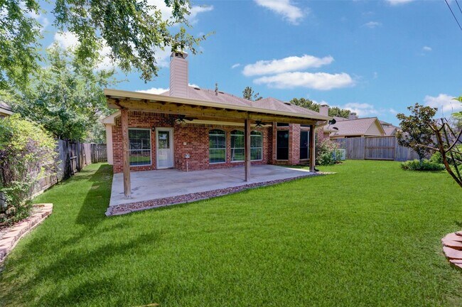 Building Photo - 9026 Robinhoods Well Dr