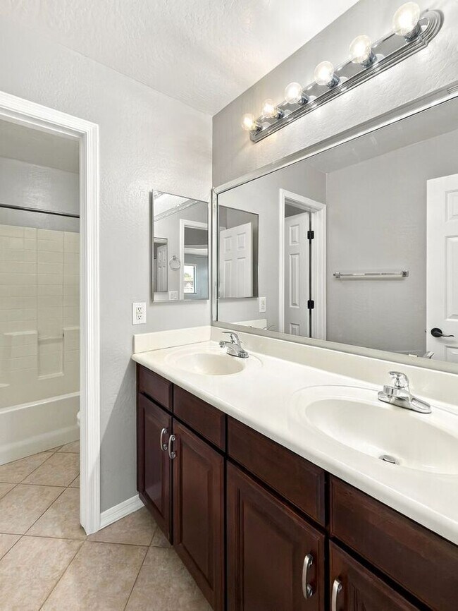 Building Photo - Gilbert 5-Bedroom Home with Pool, Loft & Primary Suite Downstairs – Minutes from Gilbert Regional...