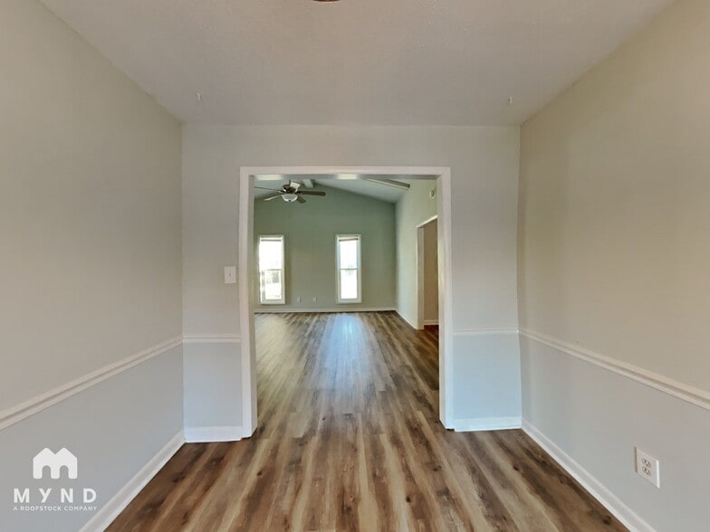 Building Photo - 137 Candlewick Dr