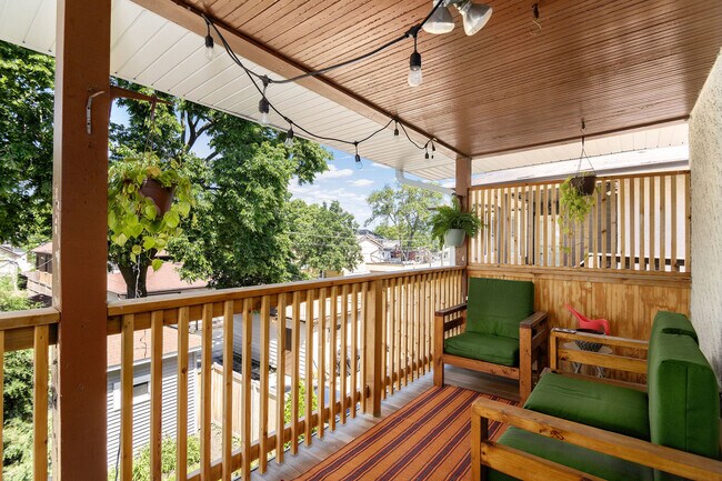 Building Photo - 1003 Beloit Ave