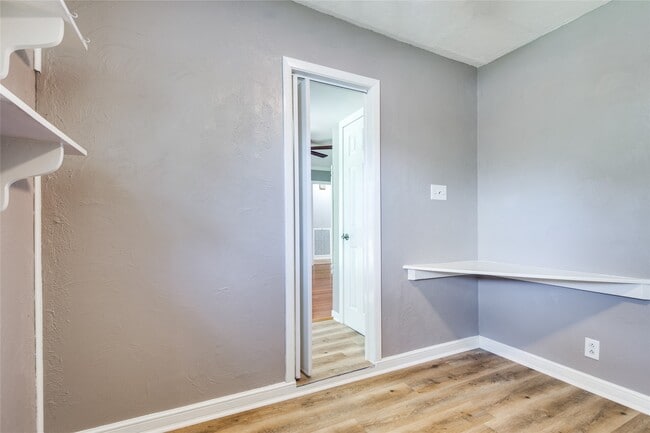 Building Photo - 118 Southbrook Cir