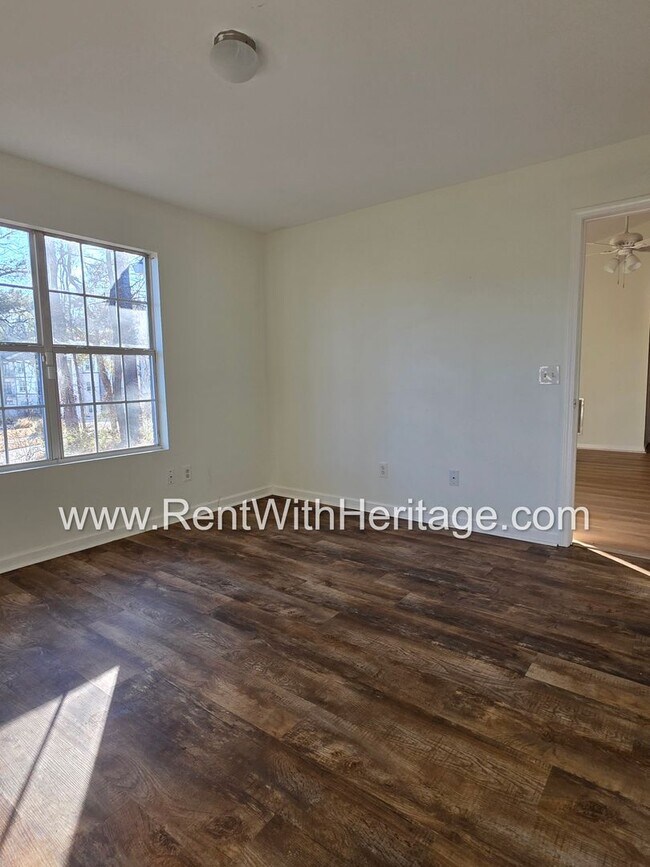 Building Photo - Awesome 3 bd/ 2 bath home / Ranch Home / No Steps / Upgrades Galore / Great Location