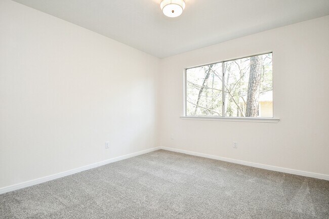 Building Photo - 21 Edgewood Forest Ct