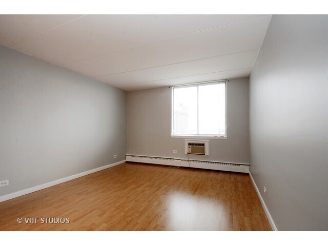 Building Photo - 225 S Rohlwing Rd