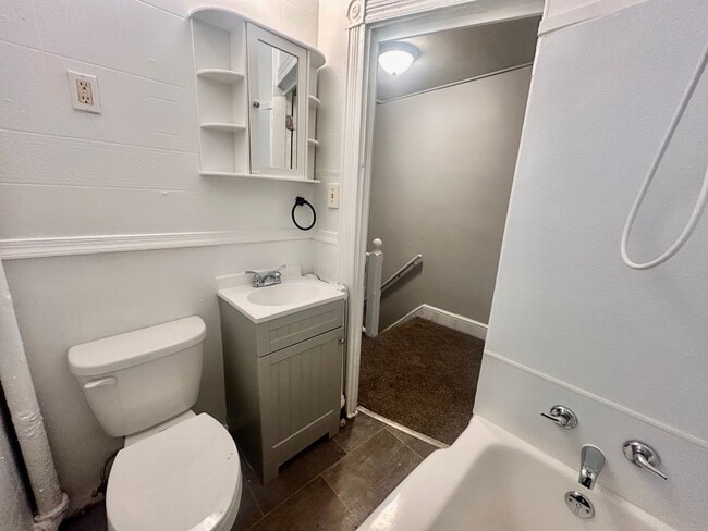 Building Photo - Spacious 4-Bedroom Single-Family Home in Lancaster!