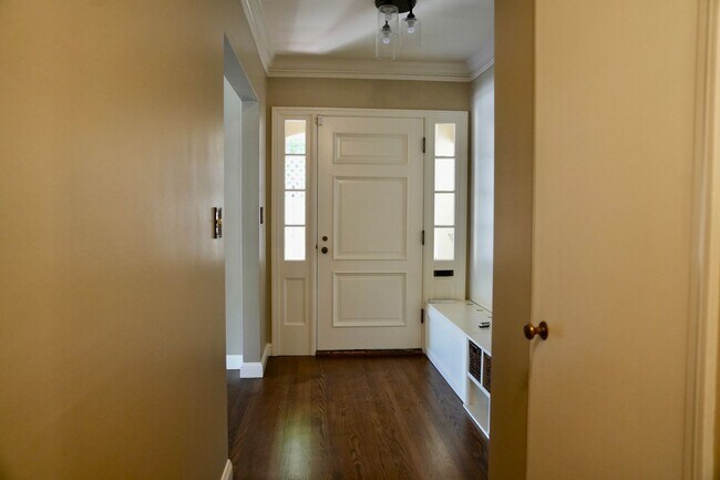 Building Photo - Charming & Spacious 3BR/2BA Lower-Level Home in Prime Baywood Location