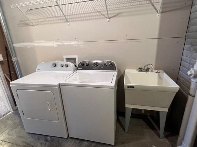 Building Photo - 2712 London Dr