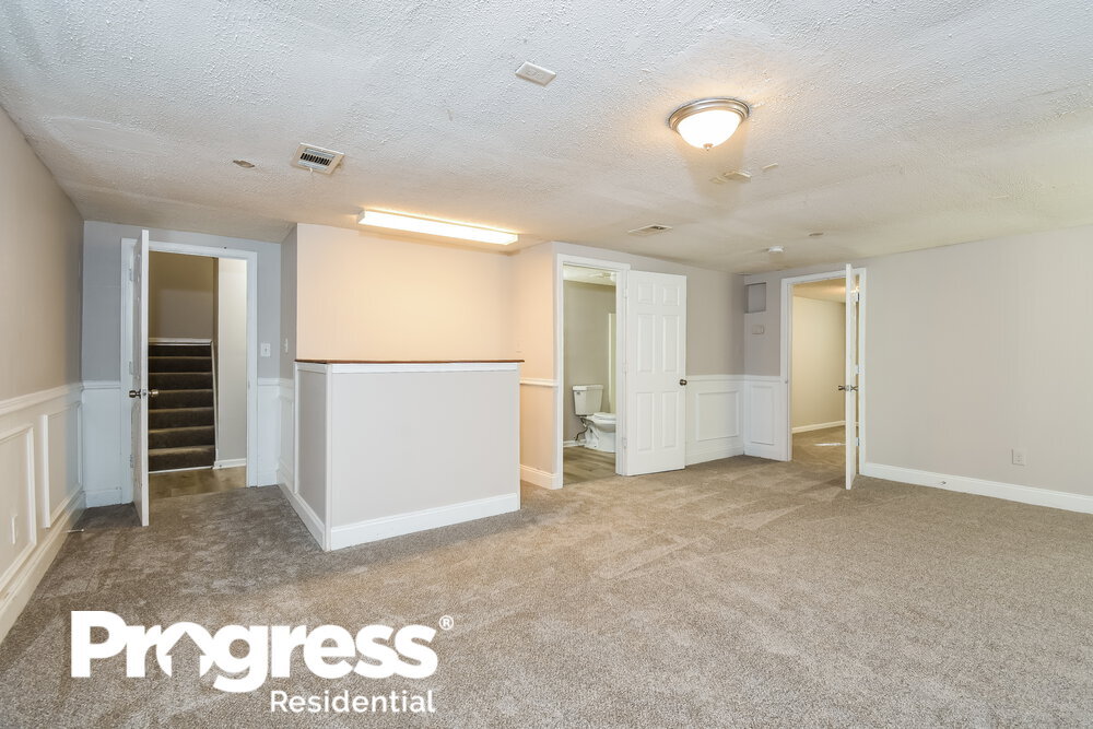 Building Photo - 145 S Barbara Ln