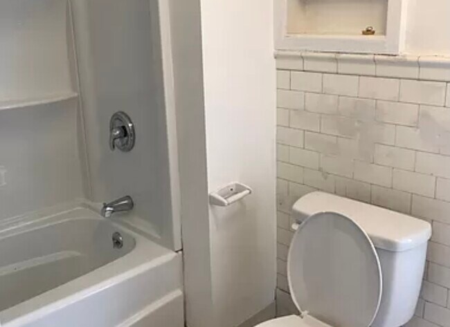 Building Photo - 71 Oak St