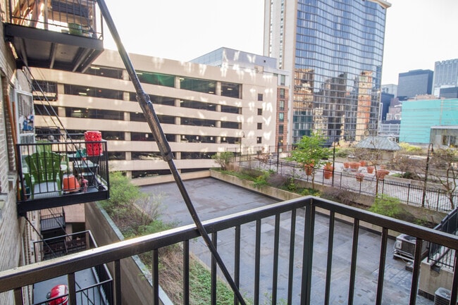 Building Photo - 40 E 9th St