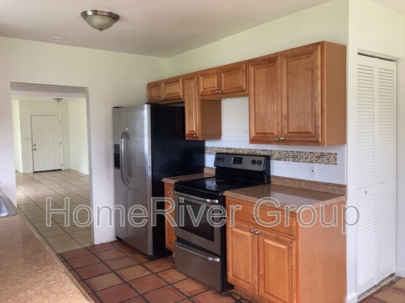 Building Photo - 908 69th Ave W