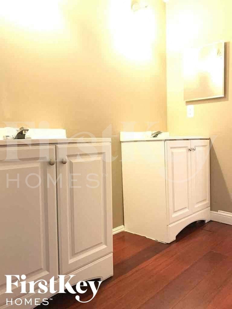 Building Photo - 5683 Colonist Cir