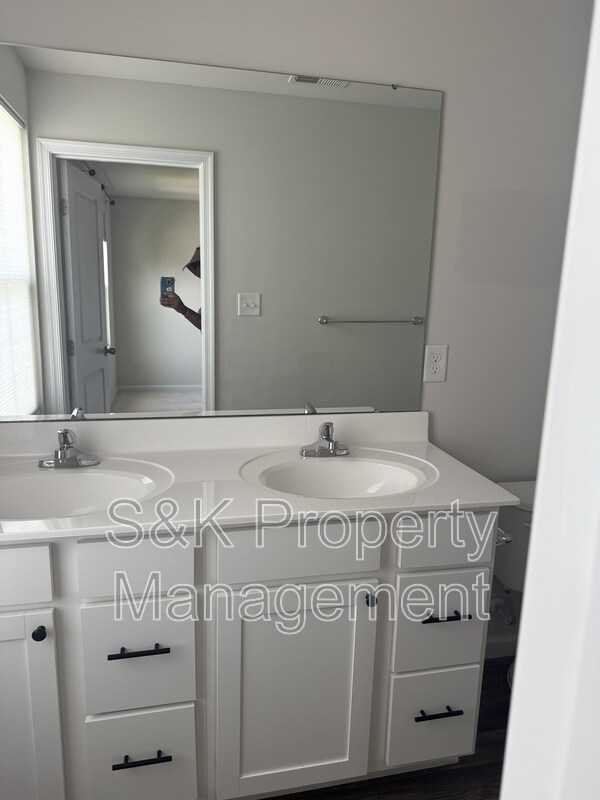 Building Photo - 112 Overstreet Ct