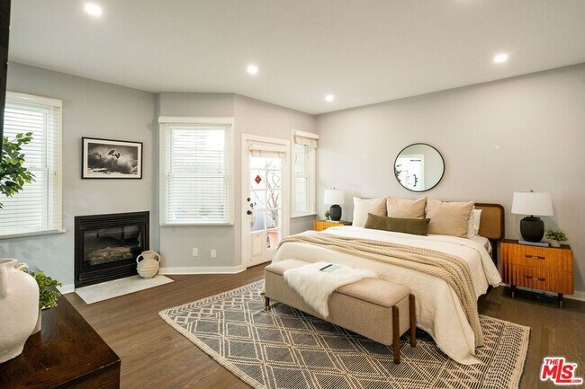 Building Photo - 2622 2nd St