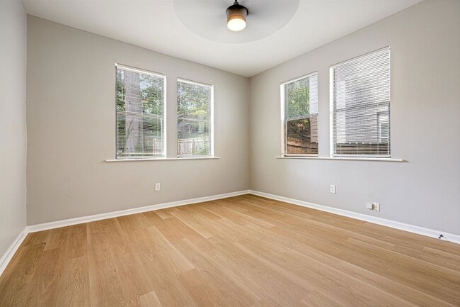 Building Photo - 2395 Forrest Avenue Unit 4