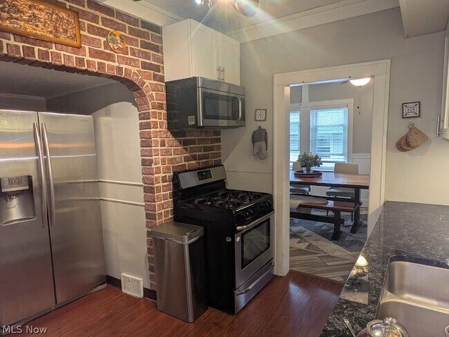 Building Photo - 1902 Harding Dr