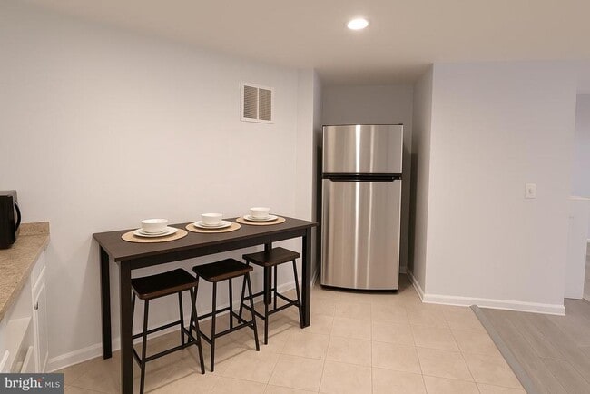 Building Photo - 5658 Lierman Cir