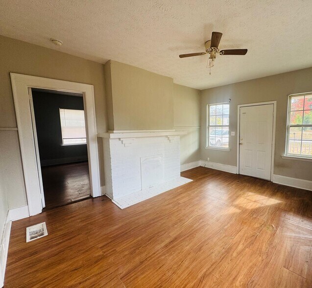 Building Photo - 115 W Tinsley St