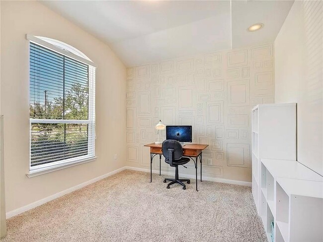 Building Photo - 140 Moulins Ln