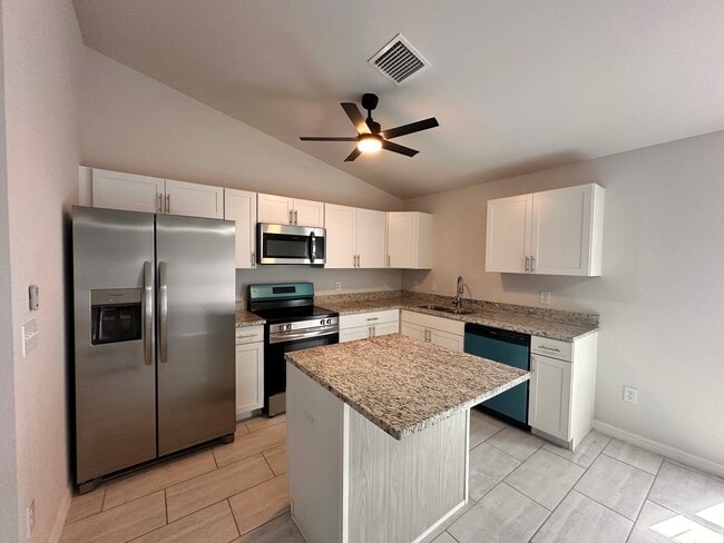 Building Photo - 129 NE 6th Ave