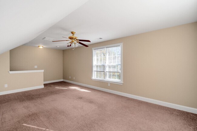 Building Photo - Charming 3 bed 2.5 bath Home in Huntersville!