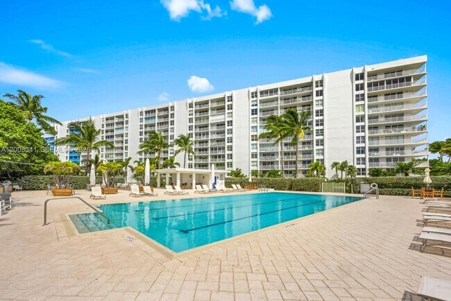 Building Photo - 607 Ocean Dr