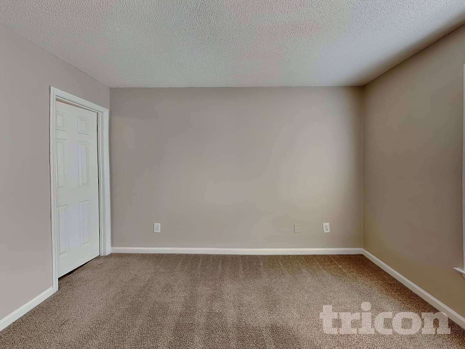 Building Photo - 4417 Woodlawn Dr