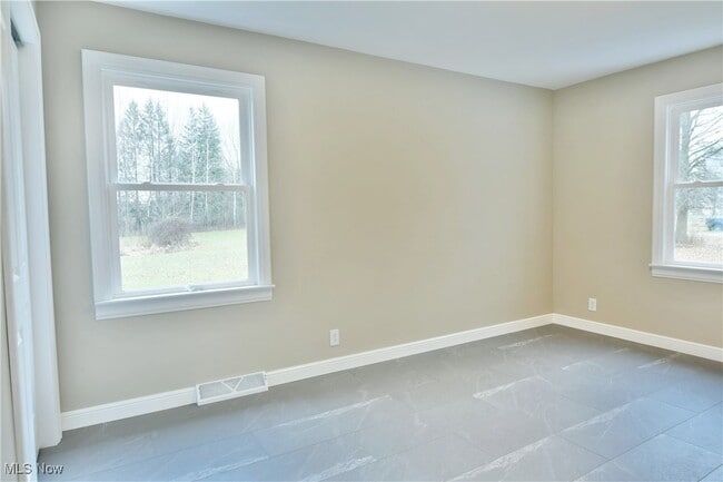 Building Photo - 9190 Warren Painsville